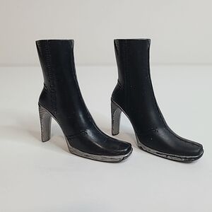 3/$15 2001 Style It Jade MGA Bratz Doll Shoes Black & Silver Boots Feet Heels